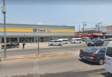Se Va la Patrulla y Conductores de Combis se Adueñan de Zona en Coppel de Mezcales