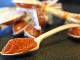 Cucharitas de tamarindo, de los dulces más emblemáticos de México