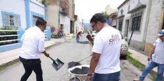 Alba Cristal Espinoza ¡Termina con los baches en Compostela!